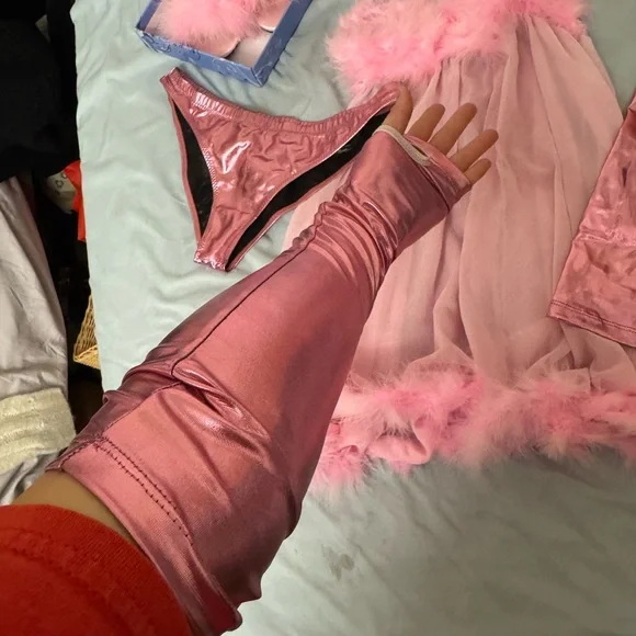 Pink Feathered Lingerie Set - Picture 3 of 16